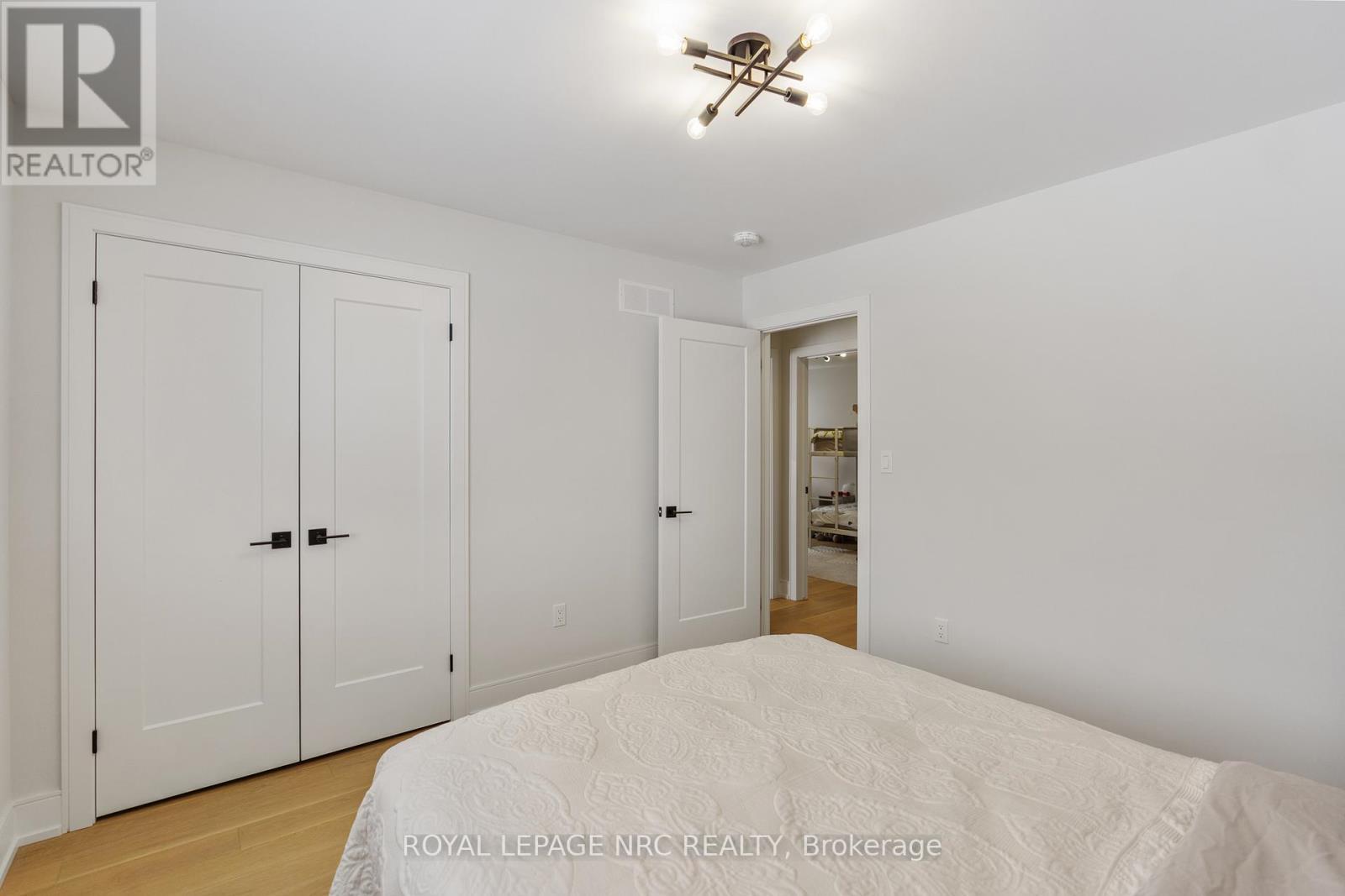 












7386 SPLENDOUR DRIVE

,
Niagara Falls (Brown),




Ontario
L2H3V8

