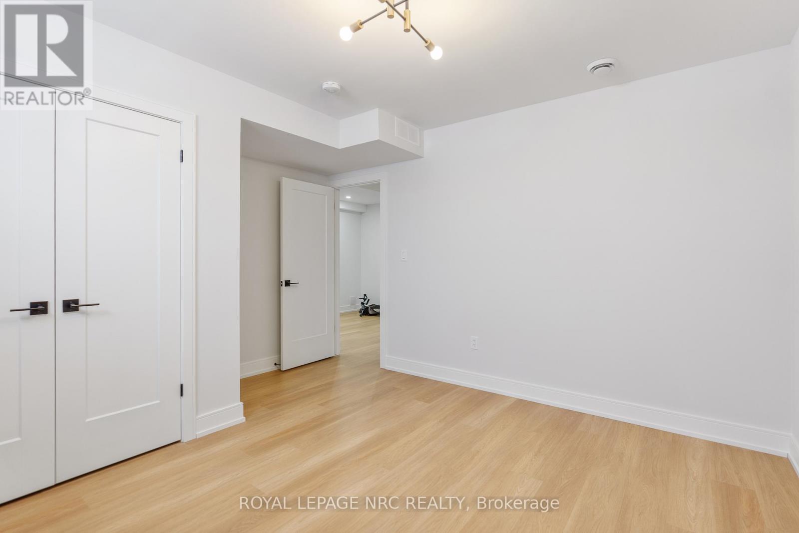 












7386 SPLENDOUR DRIVE

,
Niagara Falls (Brown),




Ontario
L2H3V8

