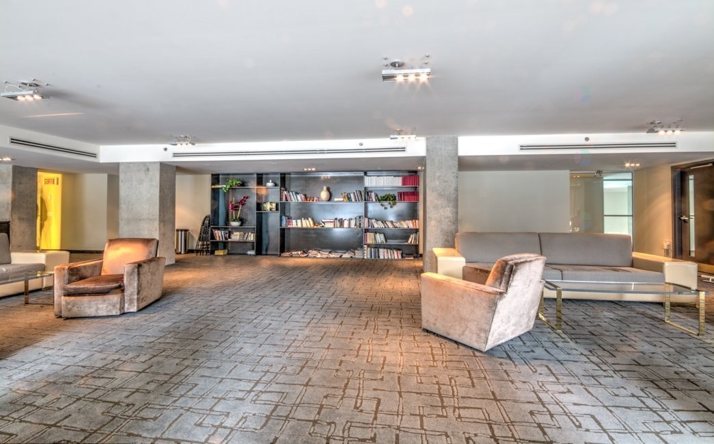 









350


Boul. De Maisonneuve O.

, 2706,
Montréal (Ville-Marie),




QC
H3A0B4

