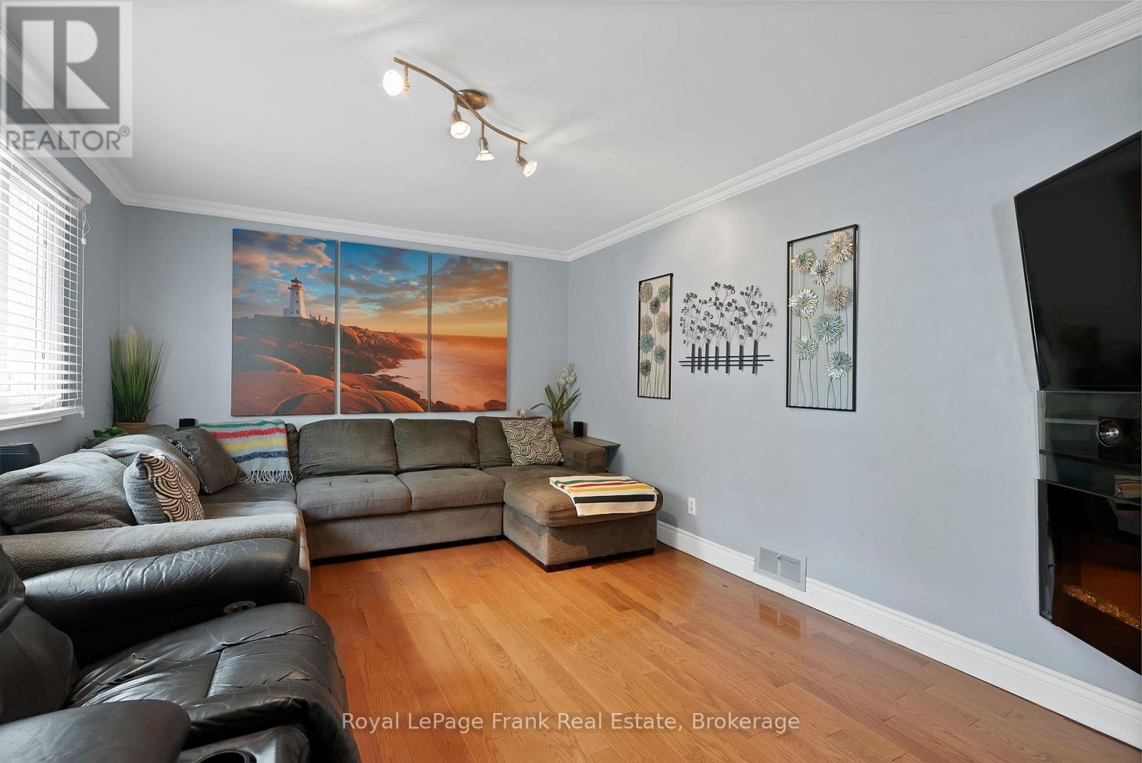 












1731 LANE STREET

,
Pickering,




Ontario
L1Y1B6

