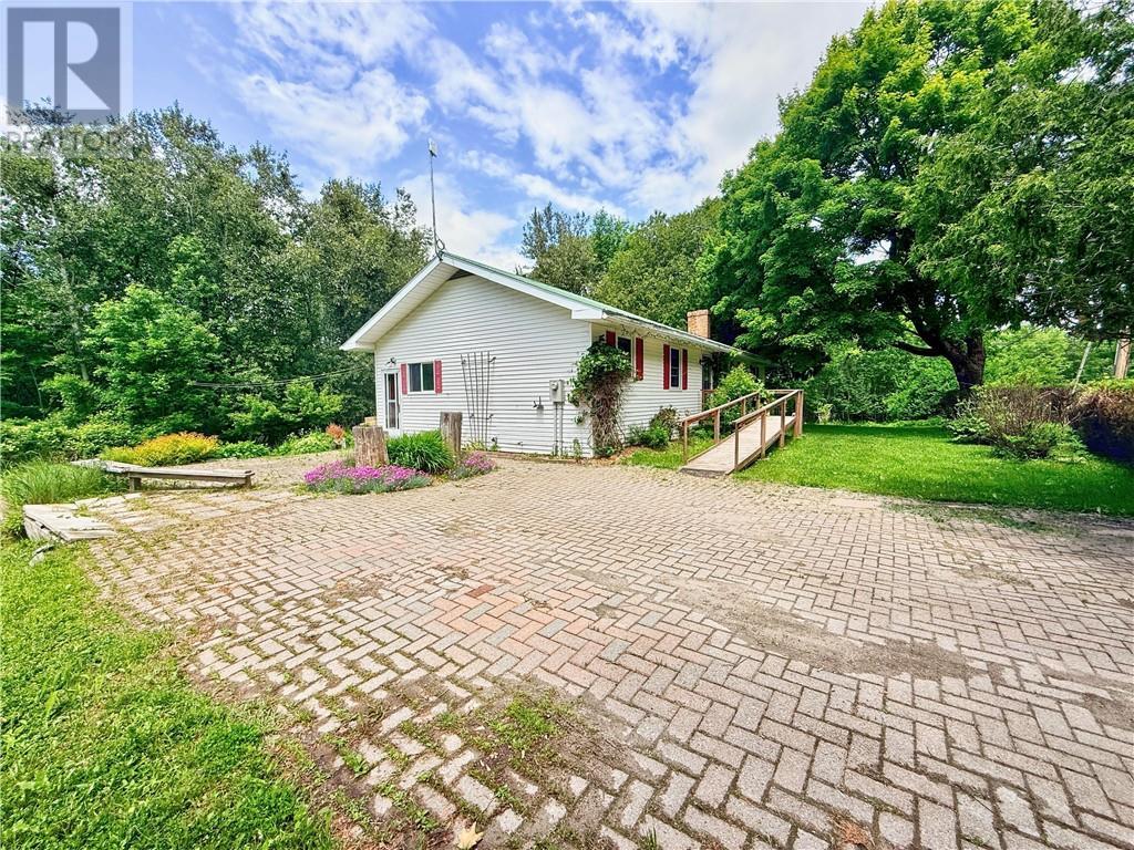 












1317 Lakeshore Road

,
Kagawong, Manitoulin Island,




Ontario
P0P1J0

