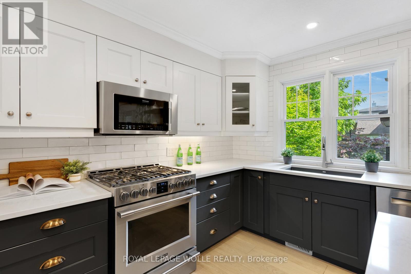 












203 FORSYTH DRIVE

,
Waterloo,




Ontario
N2L1A1

