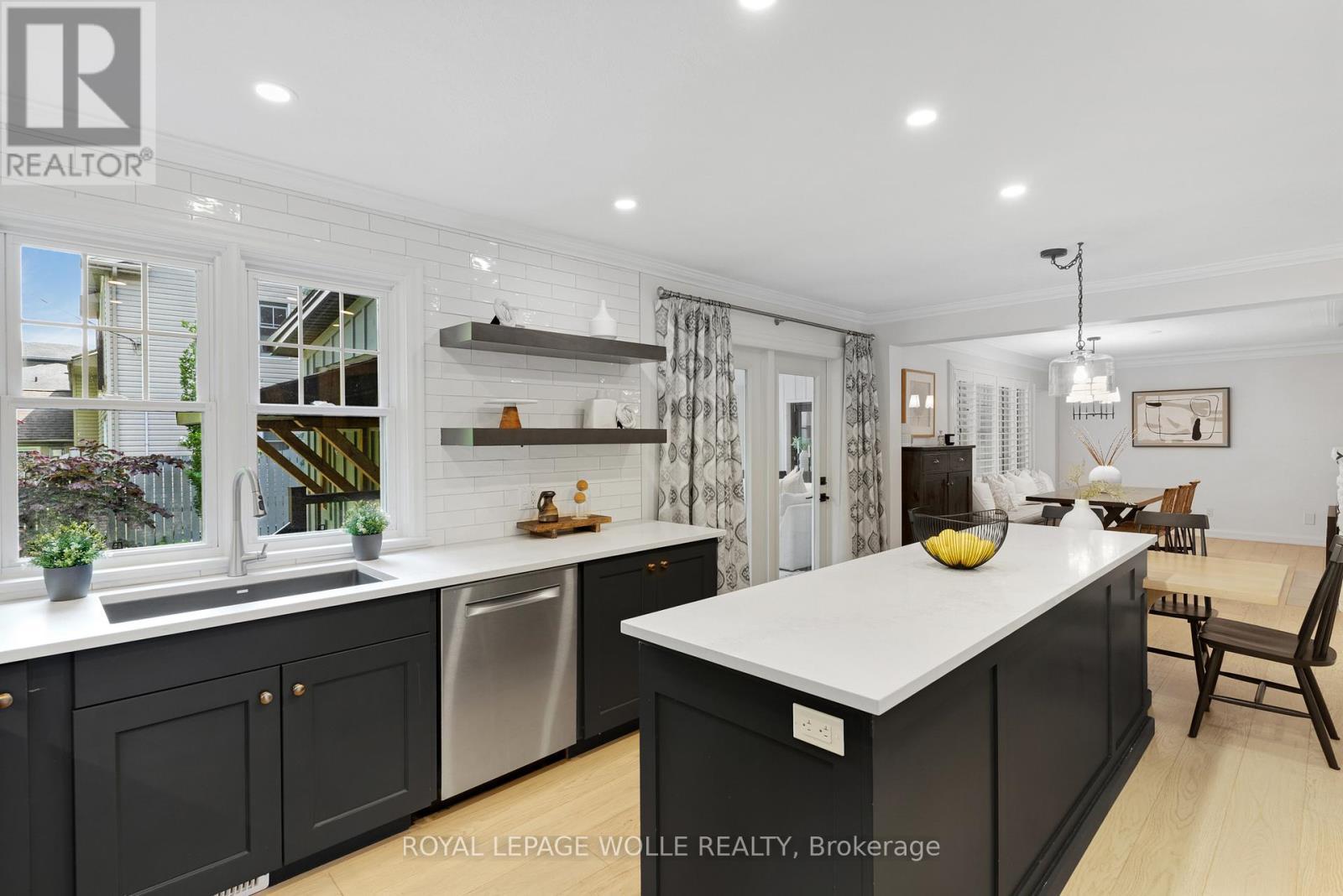 












203 FORSYTH DRIVE

,
Waterloo,




Ontario
N2L1A1

