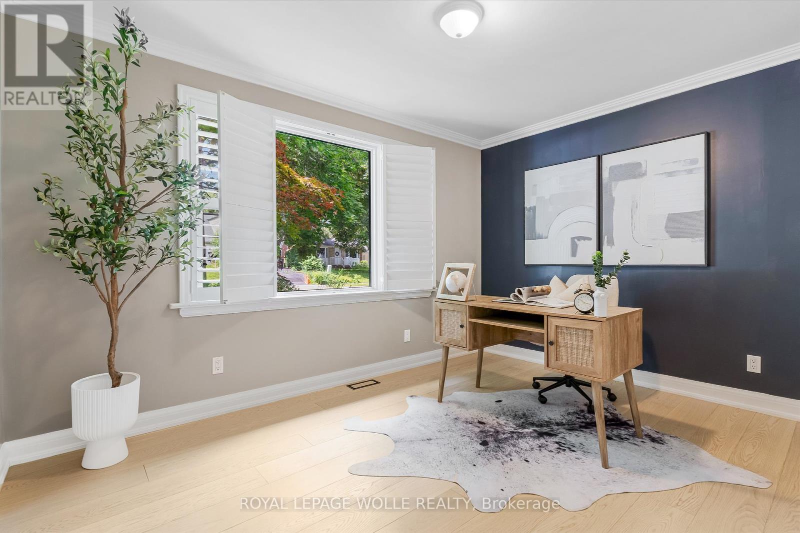 












203 FORSYTH DRIVE

,
Waterloo,




Ontario
N2L1A1

