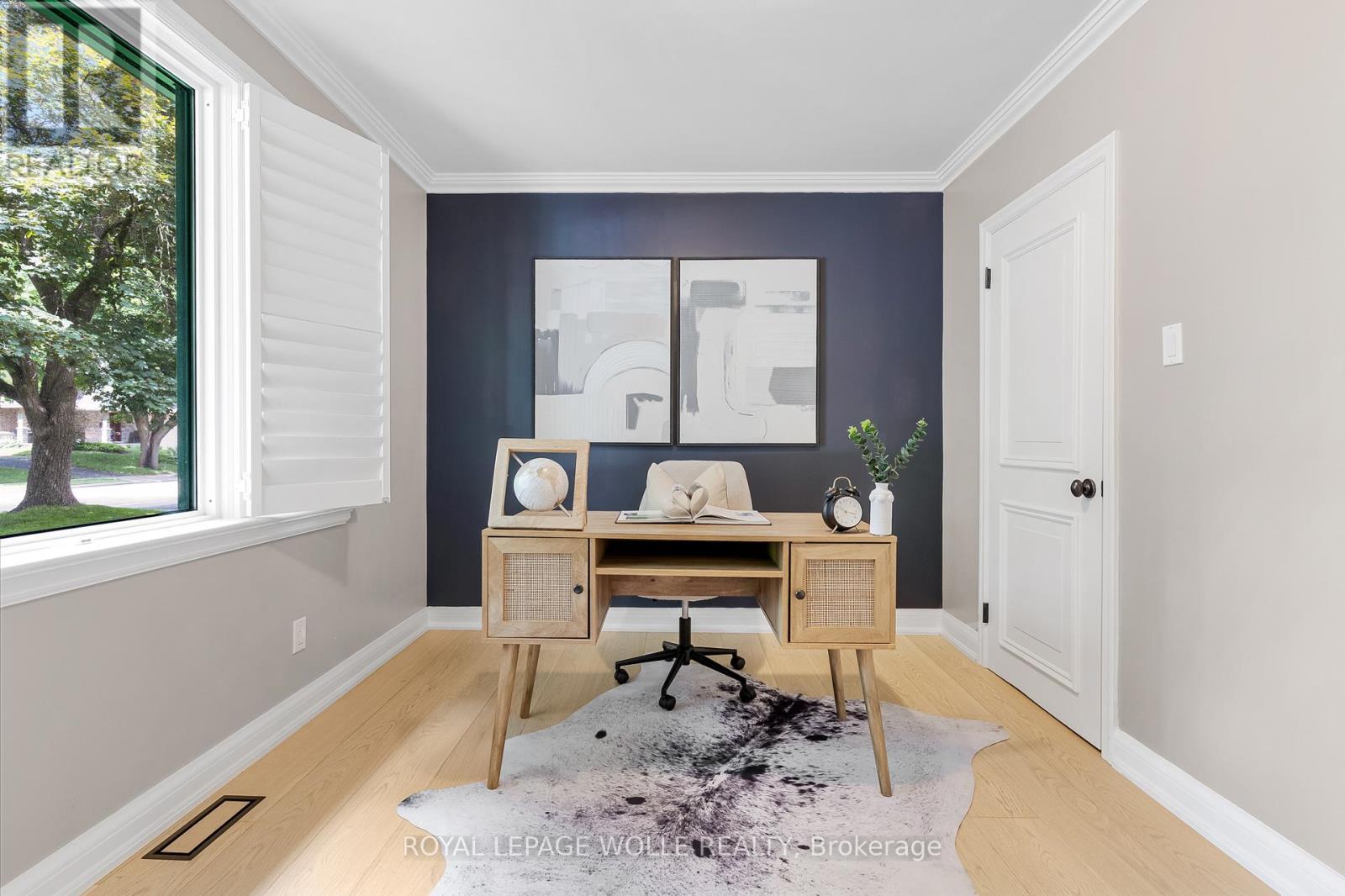 












203 FORSYTH DRIVE

,
Waterloo,




Ontario
N2L1A1

