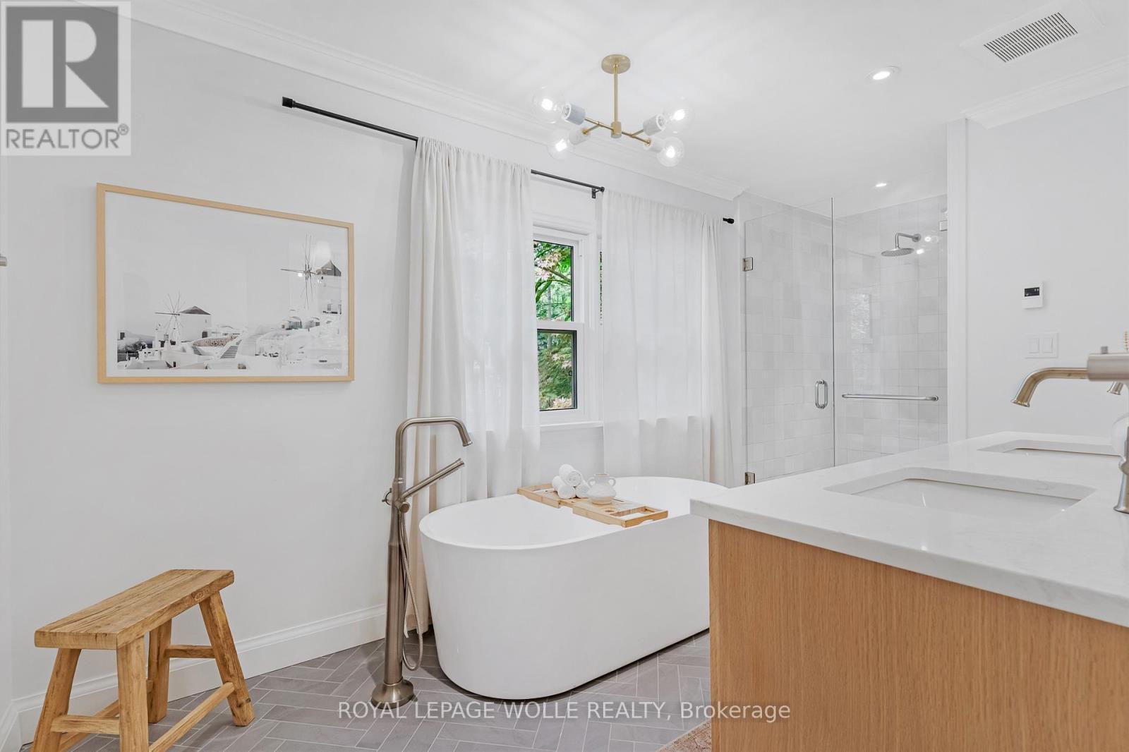 












203 FORSYTH DRIVE

,
Waterloo,




Ontario
N2L1A1

