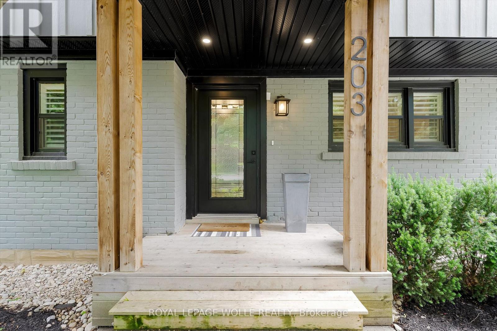 












203 FORSYTH DRIVE

,
Waterloo,




Ontario
N2L1A1

