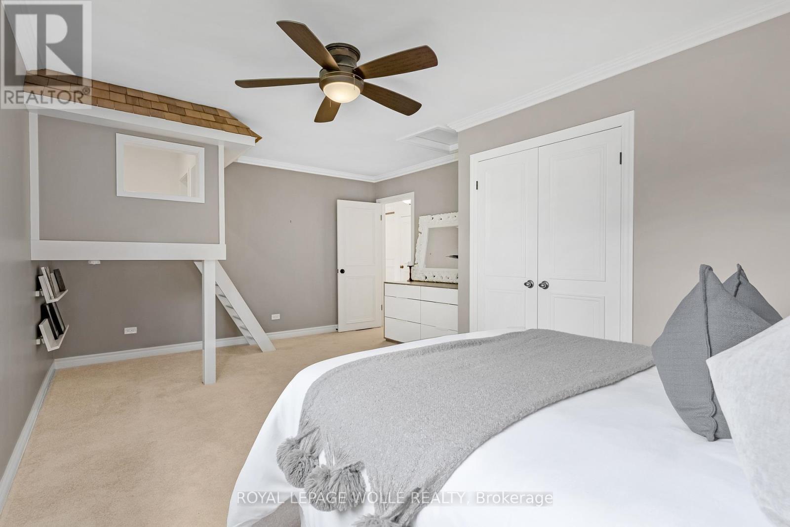 












203 FORSYTH DRIVE

,
Waterloo,




Ontario
N2L1A1

