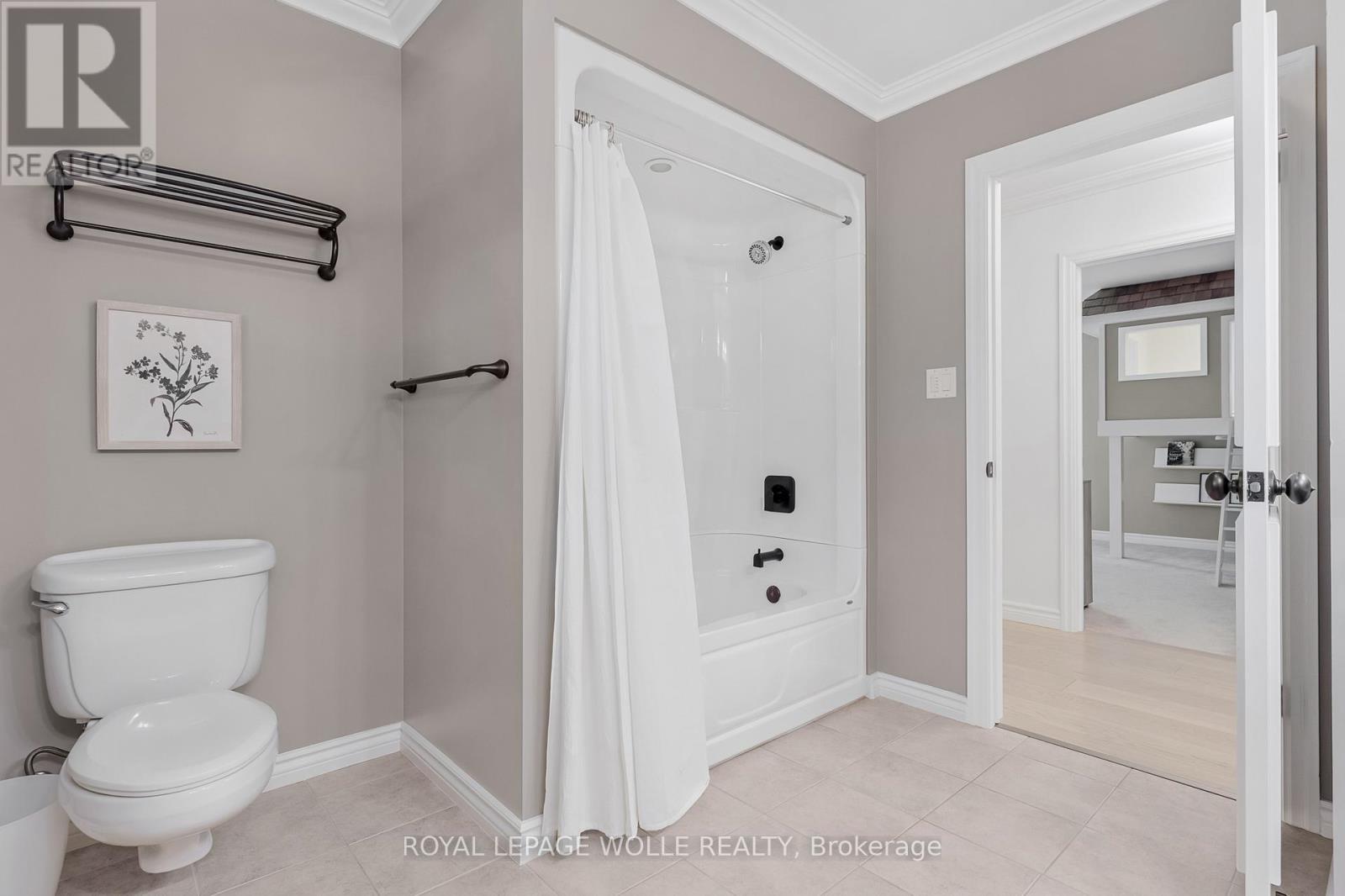 












203 FORSYTH DRIVE

,
Waterloo,




Ontario
N2L1A1

