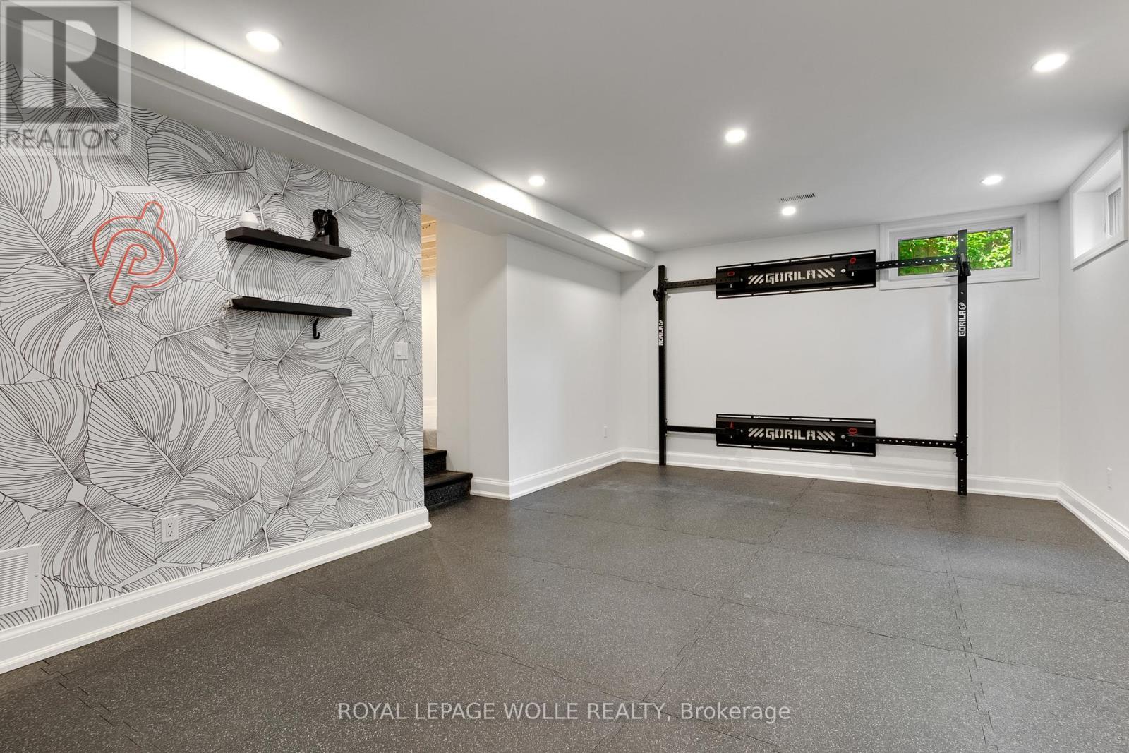 












203 FORSYTH DRIVE

,
Waterloo,




Ontario
N2L1A1


