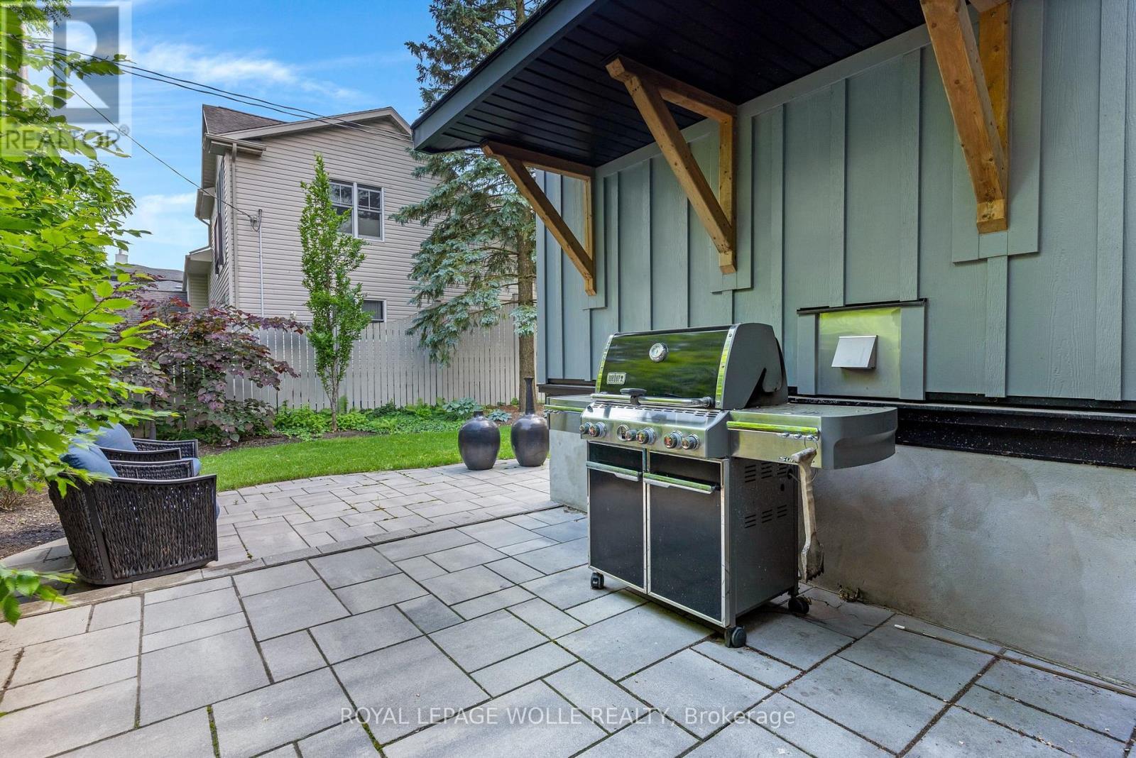 












203 FORSYTH DRIVE

,
Waterloo,




Ontario
N2L1A1

