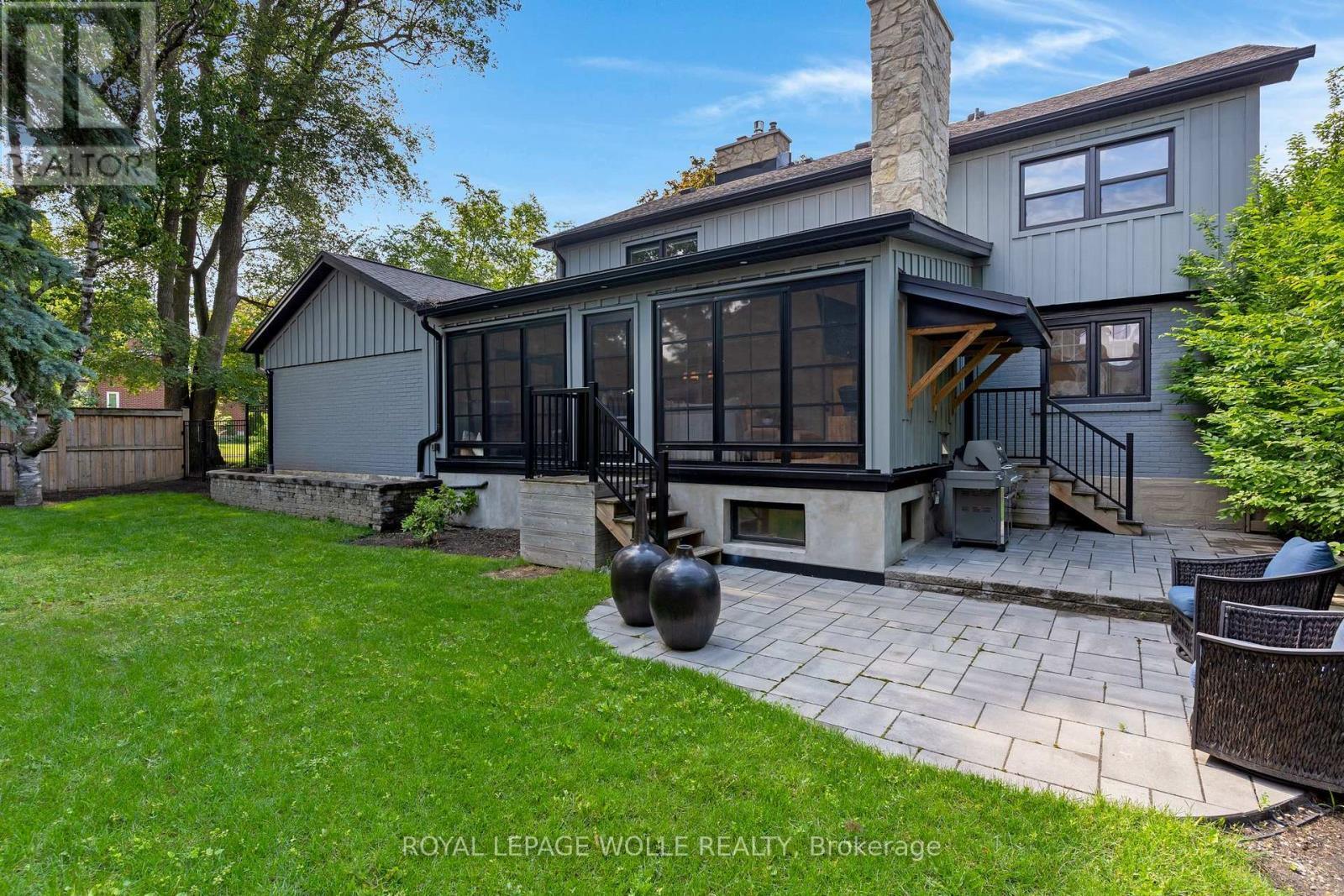 












203 FORSYTH DRIVE

,
Waterloo,




Ontario
N2L1A1

