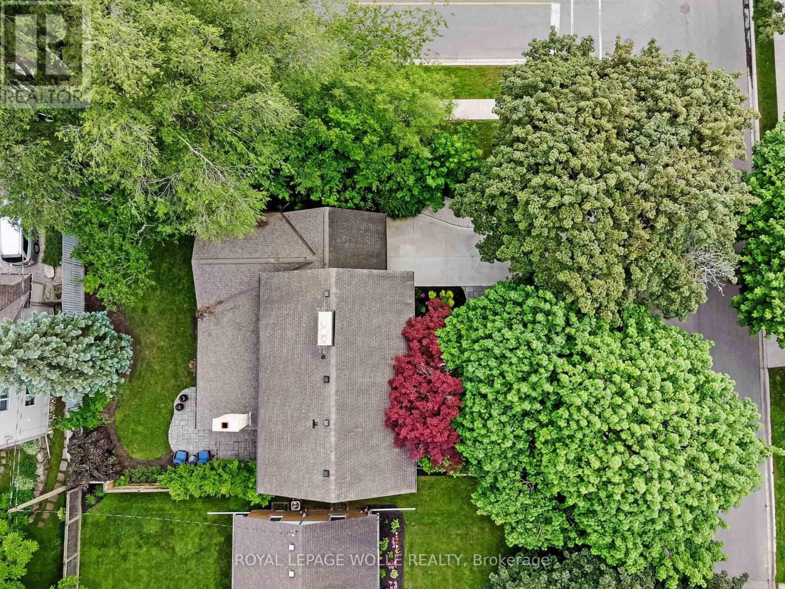 












203 FORSYTH DRIVE

,
Waterloo,




Ontario
N2L1A1

