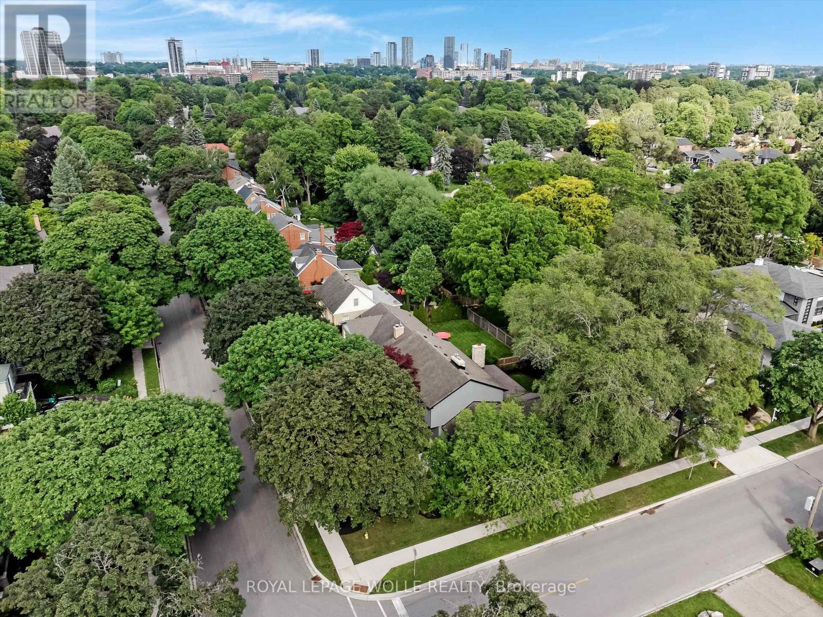 












203 FORSYTH DRIVE

,
Waterloo,




Ontario
N2L1A1

