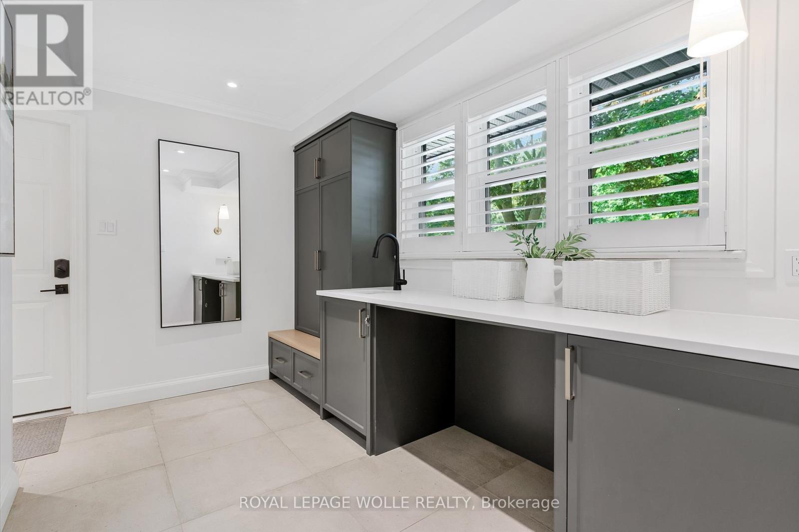












203 FORSYTH DRIVE

,
Waterloo,




Ontario
N2L1A1

