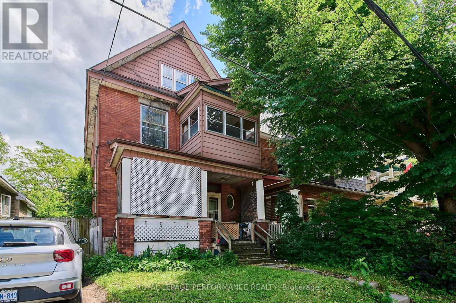 












6 OSSINGTON AVENUE

,
Ottawa,




Ontario
K1S3B4

