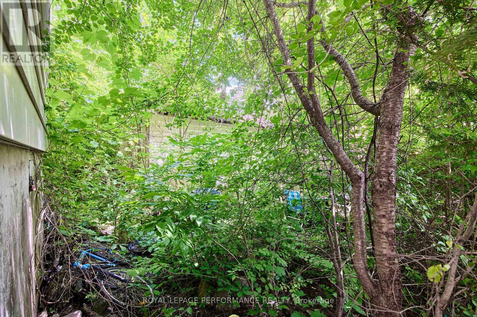 












6 OSSINGTON AVENUE

,
Ottawa,




Ontario
K1S3B4

