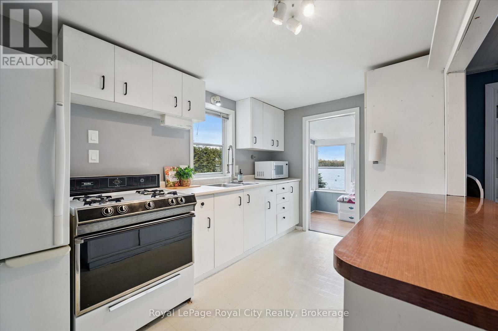 












335 THIRD STREET

,
Centre Wellington (Belwood),




Ontario
N0B1J0

