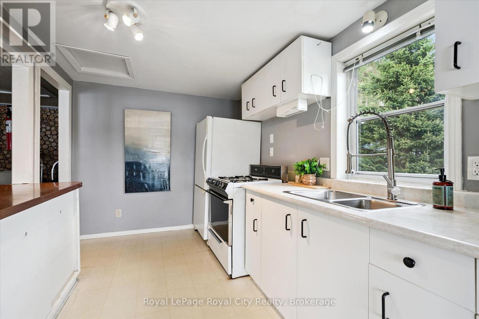 












335 THIRD STREET

,
Centre Wellington (Belwood),




Ontario
N0B1J0

