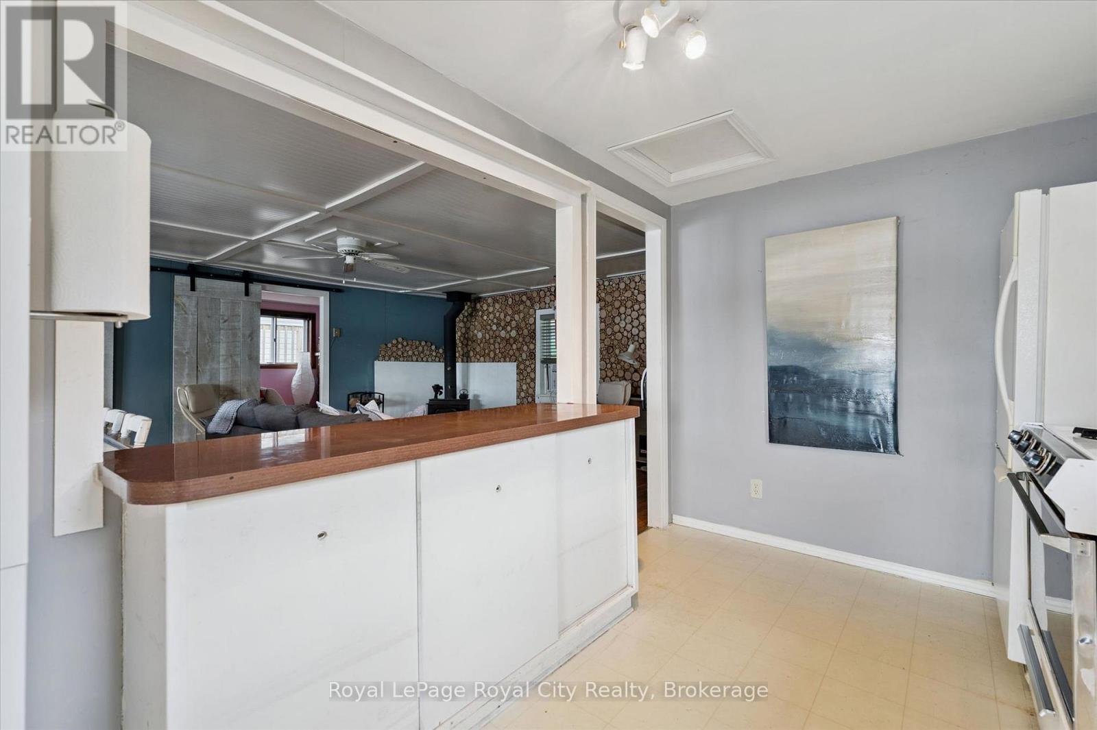 












335 THIRD STREET

,
Centre Wellington (Belwood),




Ontario
N0B1J0

