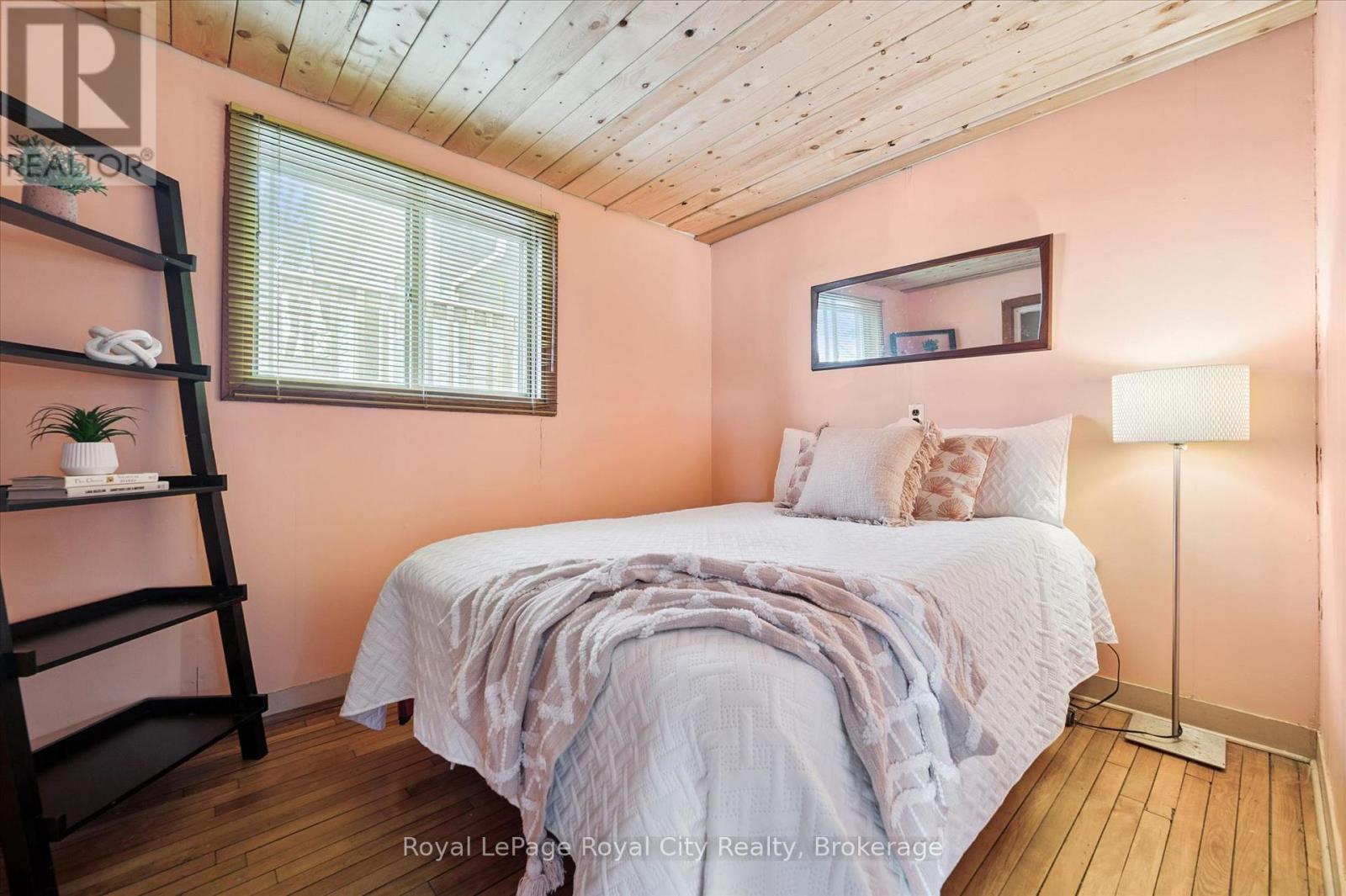 












335 THIRD STREET

,
Centre Wellington (Belwood),




Ontario
N0B1J0

