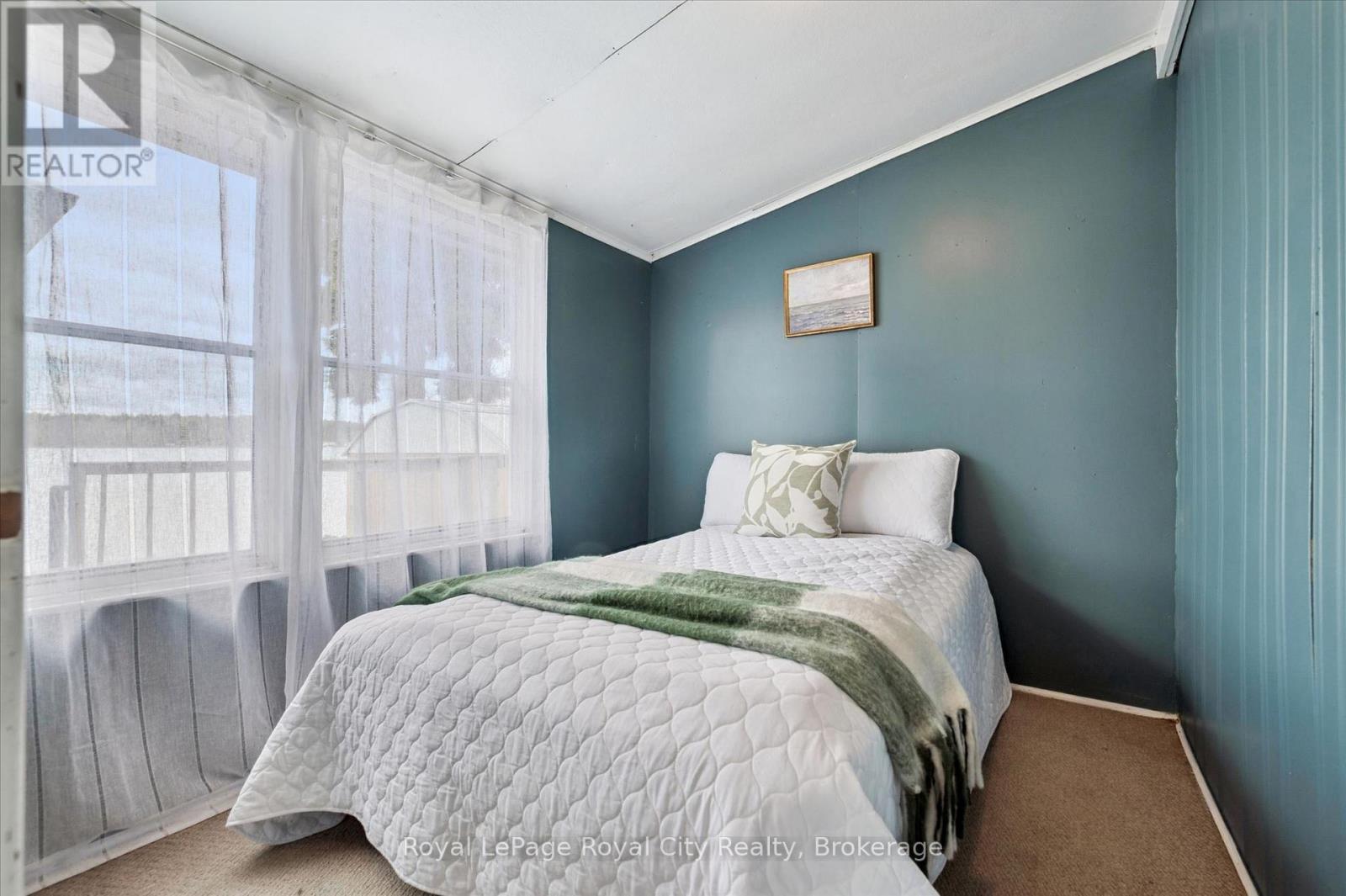 












335 THIRD STREET

,
Centre Wellington (Belwood),




Ontario
N0B1J0

