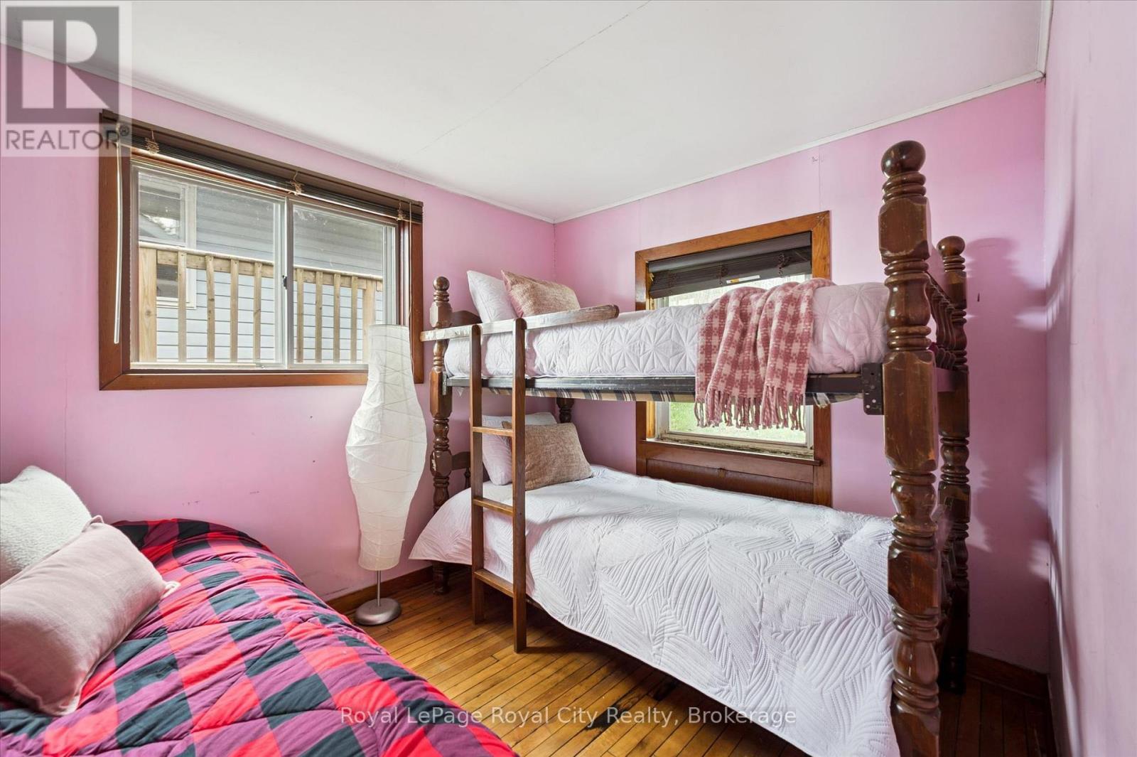 












335 THIRD STREET

,
Centre Wellington (Belwood),




Ontario
N0B1J0

