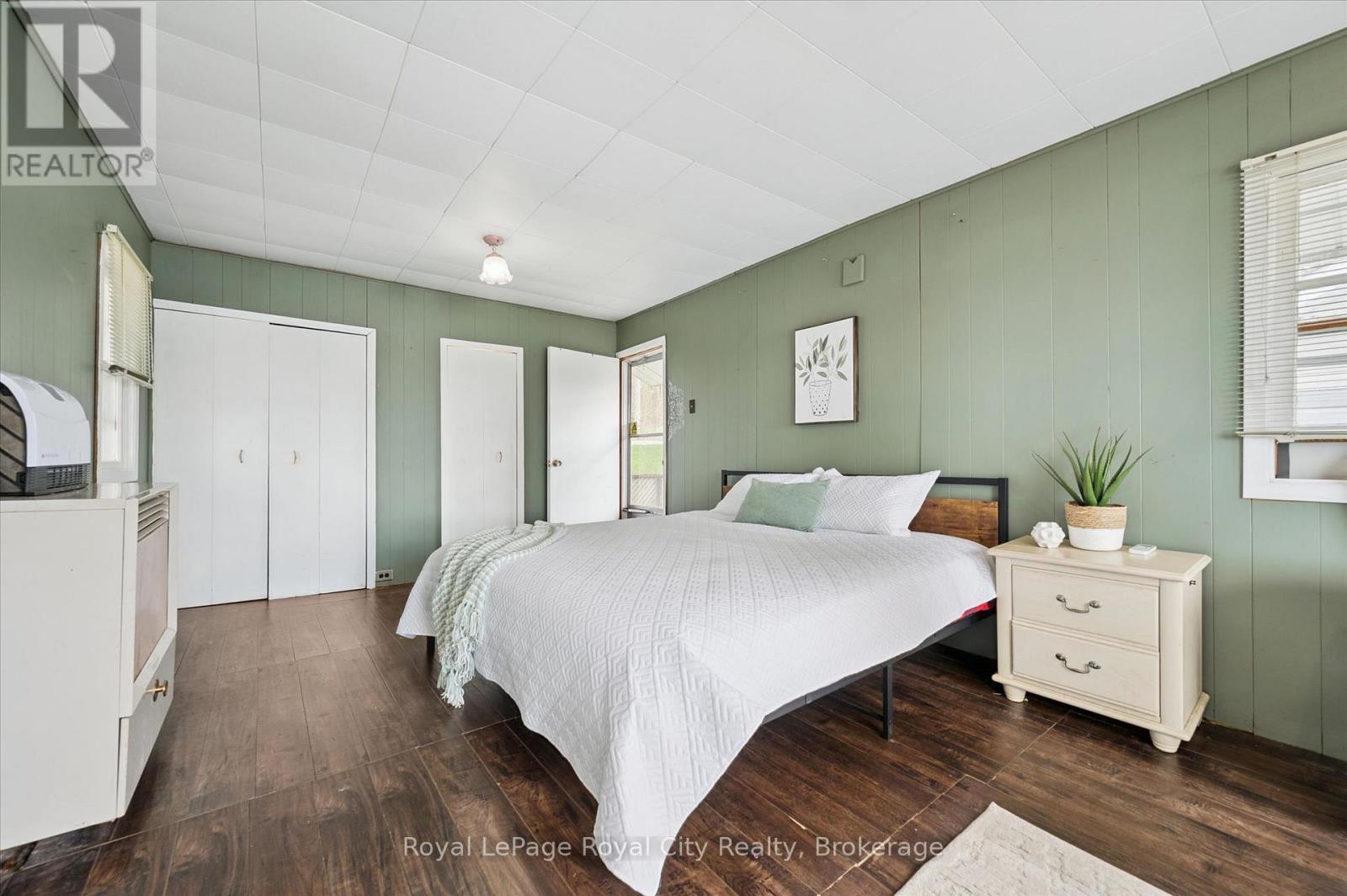 












335 THIRD STREET

,
Centre Wellington (Belwood),




Ontario
N0B1J0

