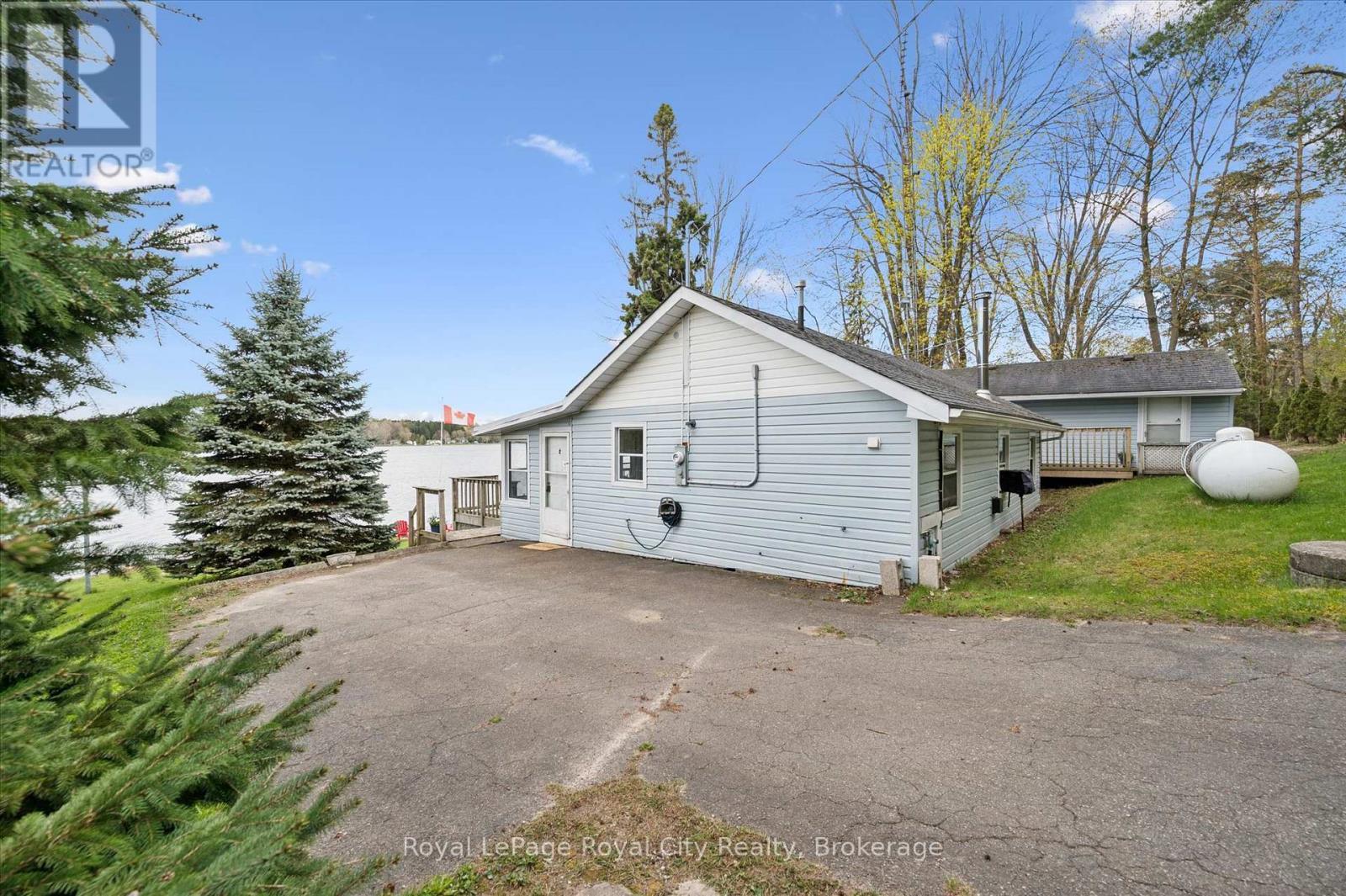 












335 THIRD STREET

,
Centre Wellington (Belwood),




Ontario
N0B1J0


