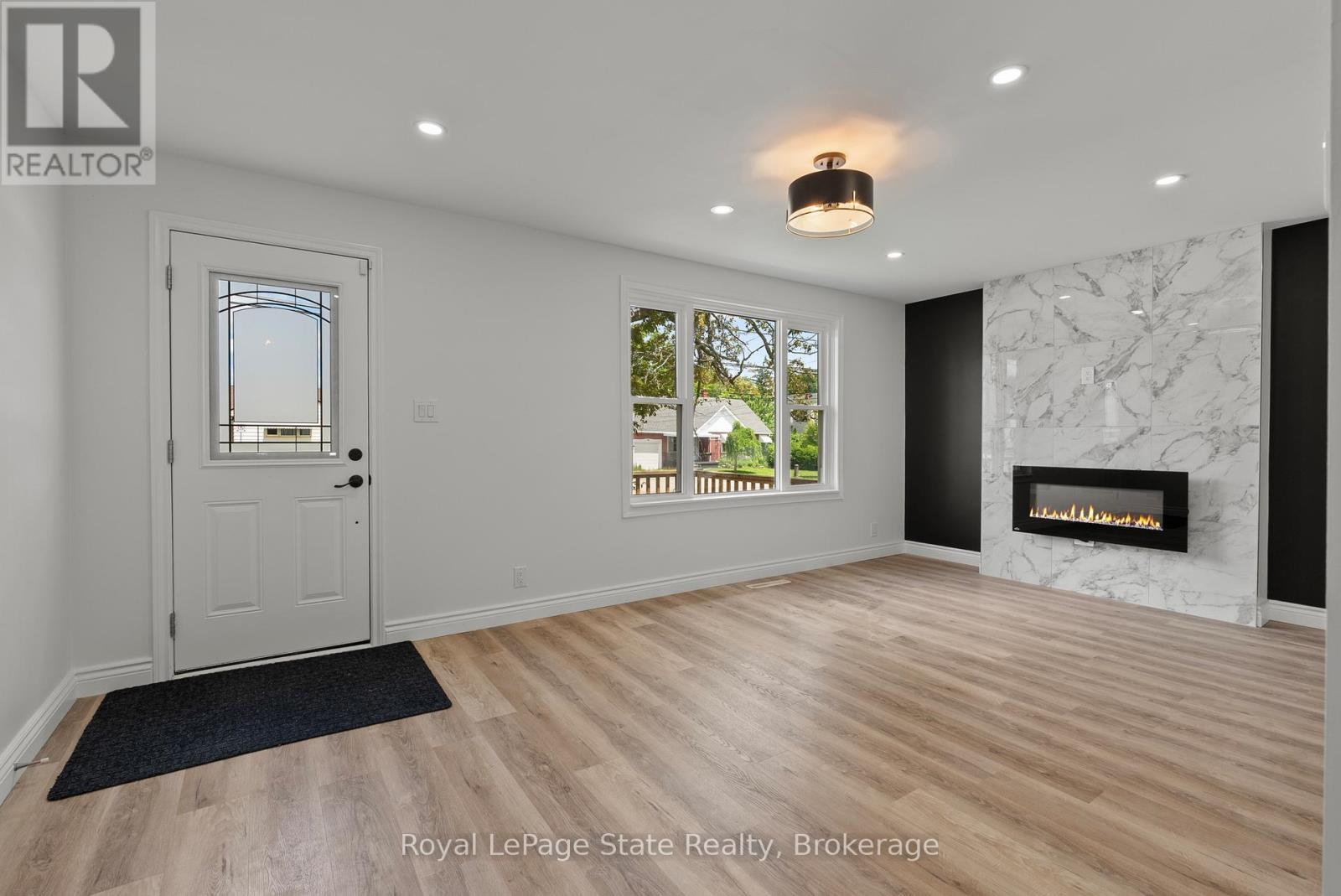 












45 CATHERINE STREET

,
Fort Erie (Central),




Ontario
L2A2G8

