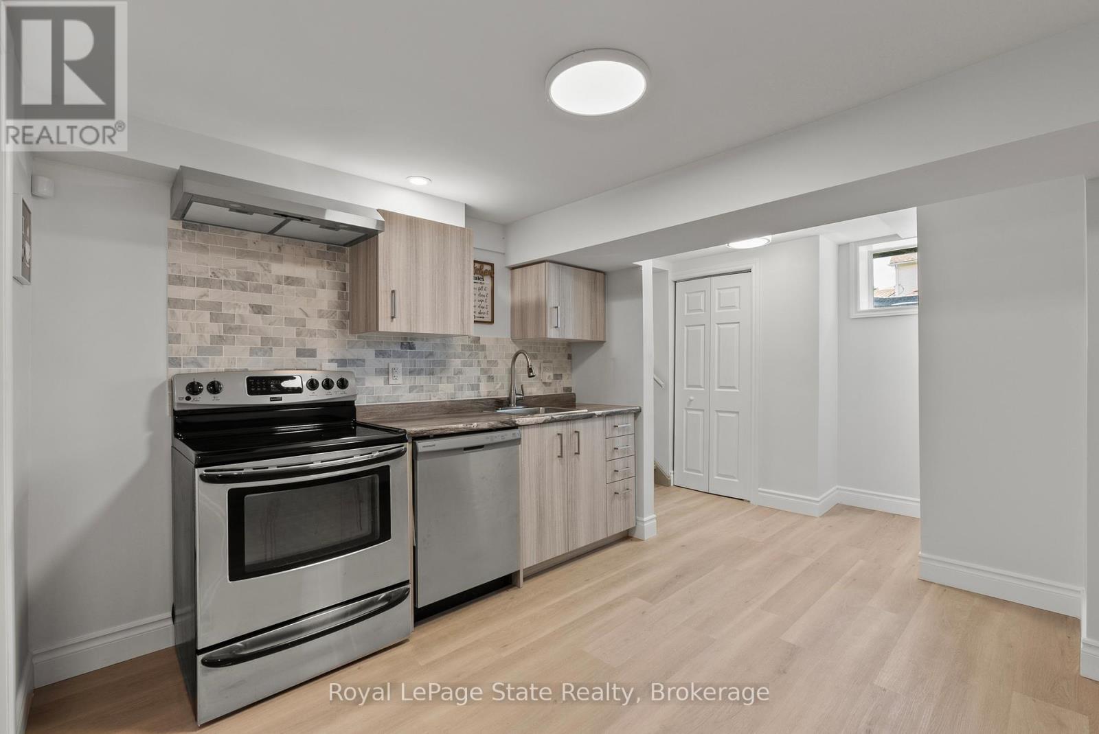 












45 CATHERINE STREET

,
Fort Erie (Central),




Ontario
L2A2G8

