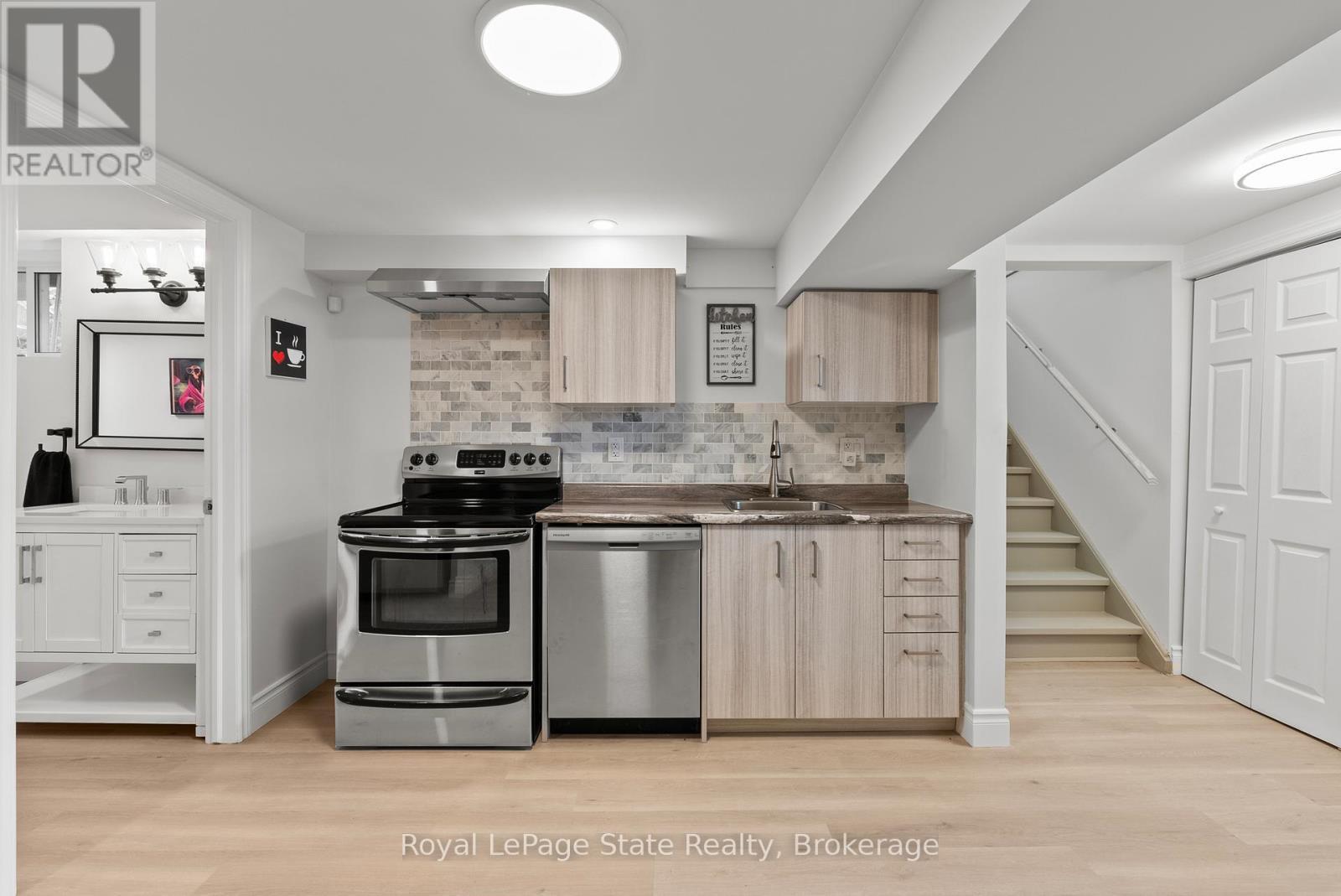 












45 CATHERINE STREET

,
Fort Erie (Central),




Ontario
L2A2G8


