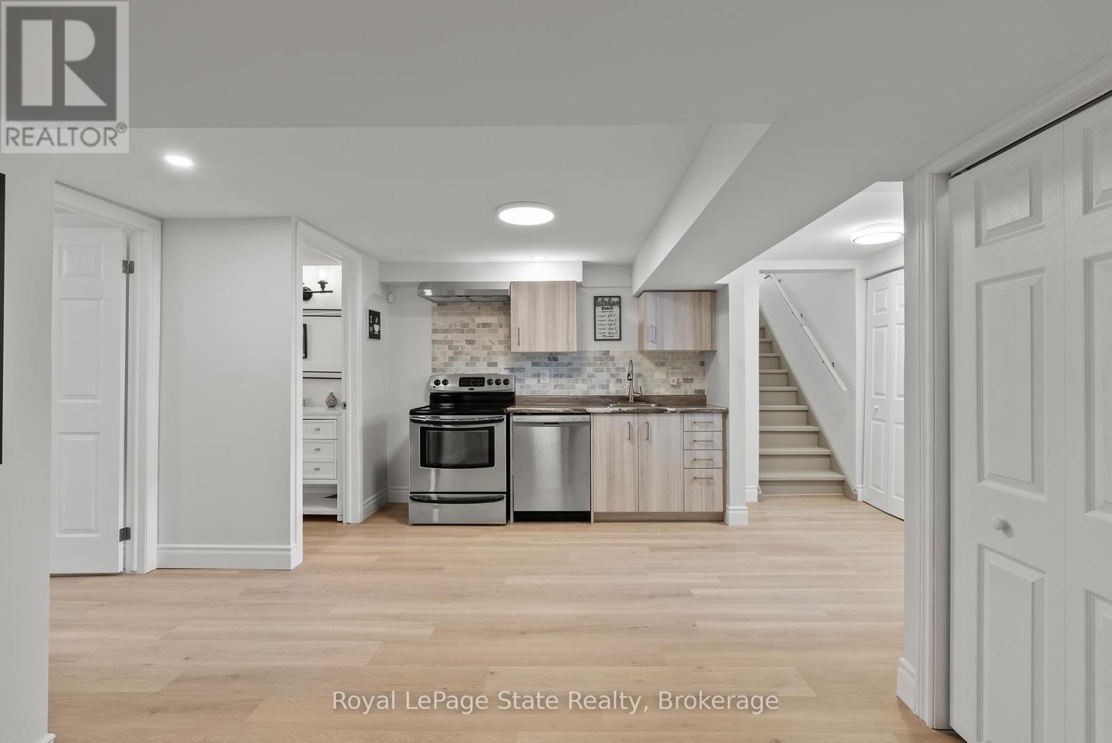 












45 CATHERINE STREET

,
Fort Erie (Central),




Ontario
L2A2G8


