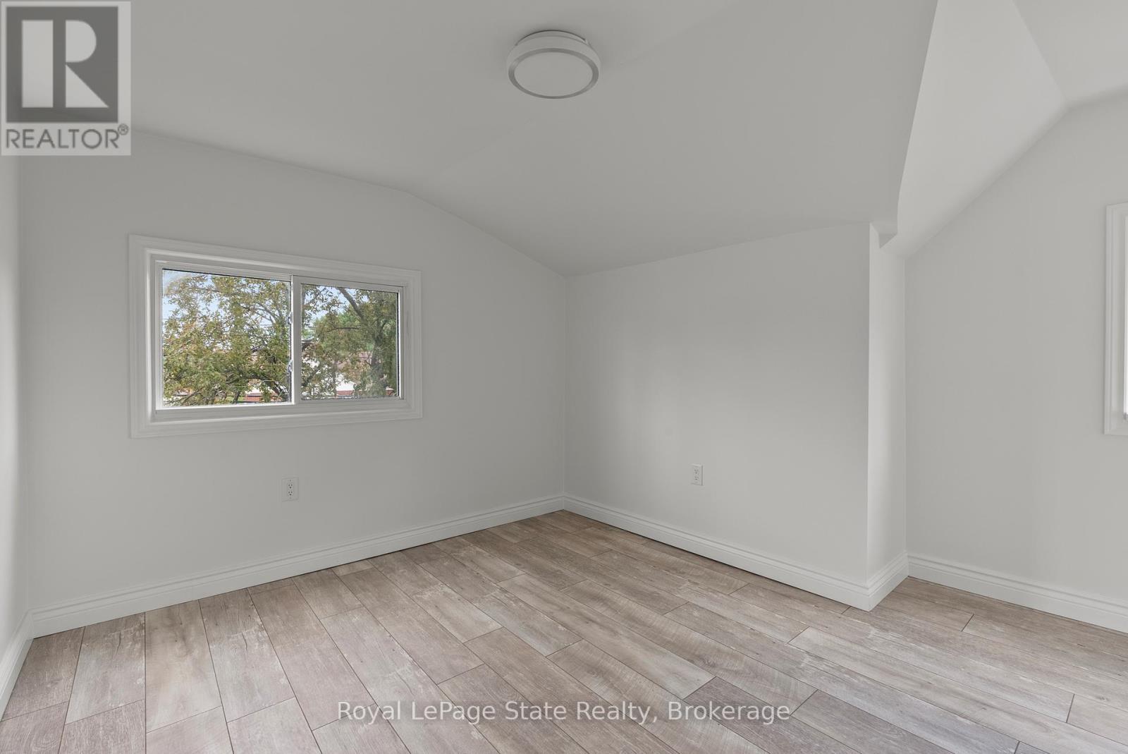 












45 CATHERINE STREET

,
Fort Erie (Central),




Ontario
L2A2G8

