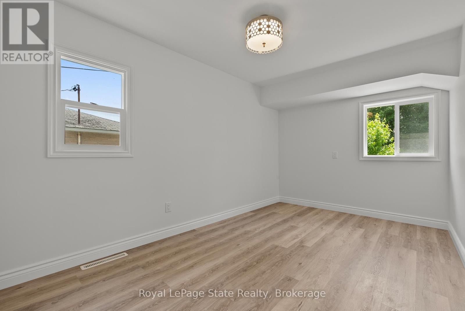 












45 CATHERINE STREET

,
Fort Erie (Central),




Ontario
L2A2G8

