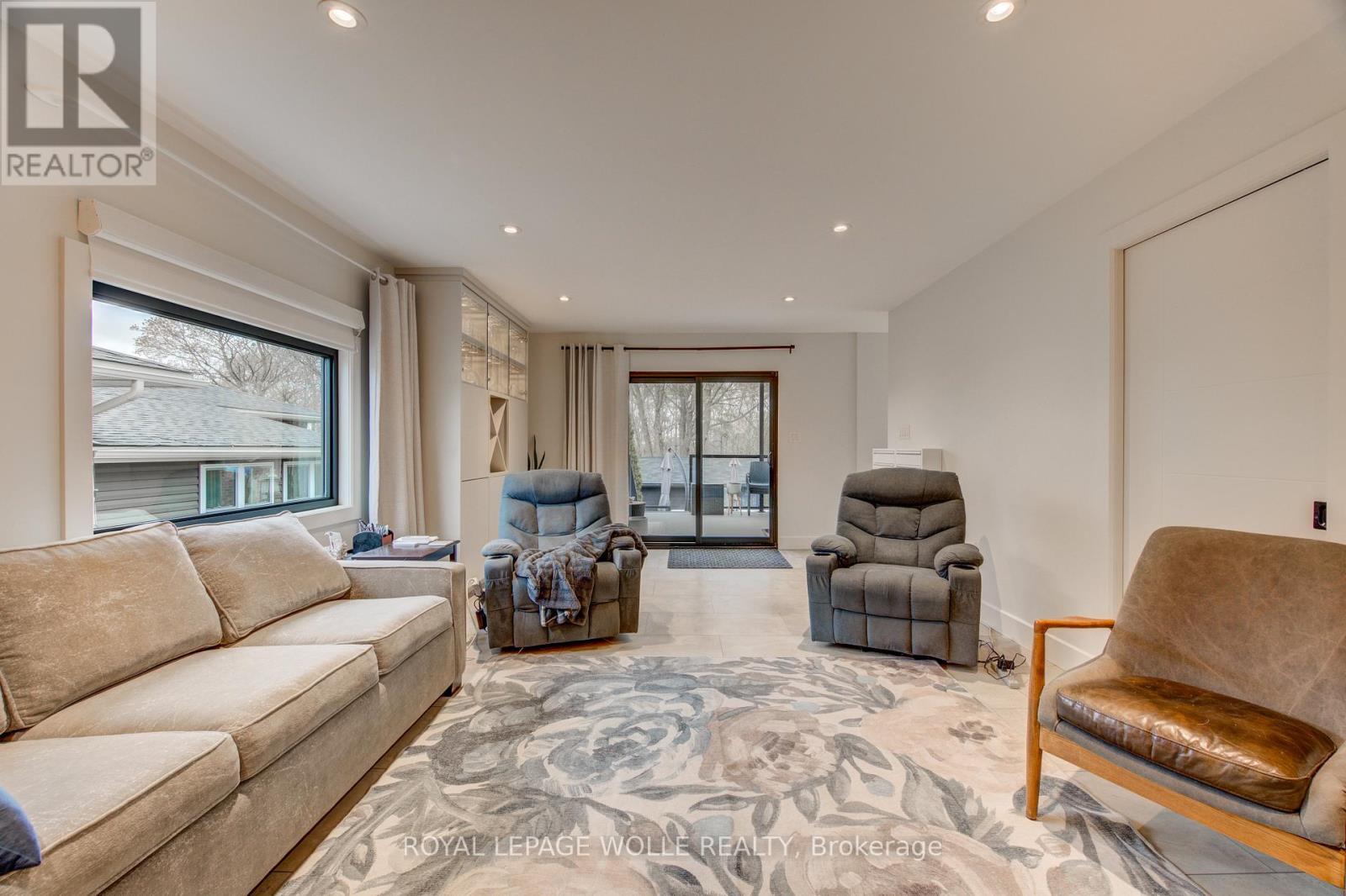 












112 MITCHELL STREET

,
North Dumfries,




Ontario
N0B1E0

