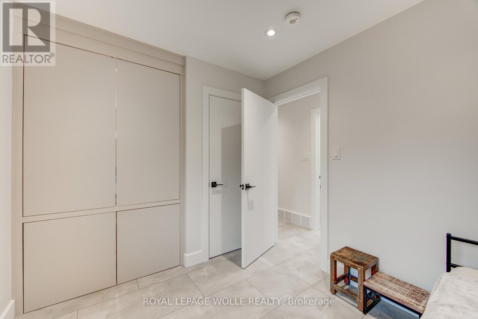 












112 MITCHELL STREET

,
North Dumfries,




Ontario
N0B1E0

