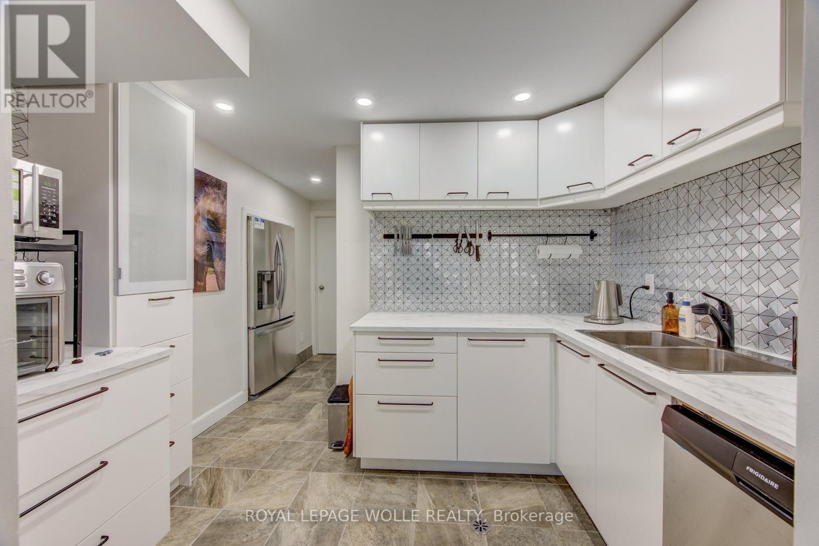 












112 MITCHELL STREET

,
North Dumfries,




Ontario
N0B1E0


