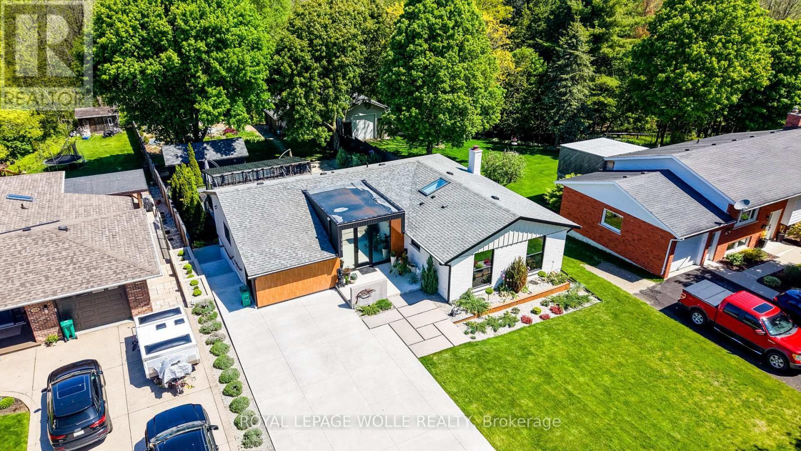 












112 MITCHELL STREET

,
North Dumfries,




Ontario
N0B1E0

