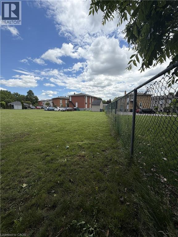 












26 CARNABY Crescent

,
Kitchener,




Ontario
N2A1M7


