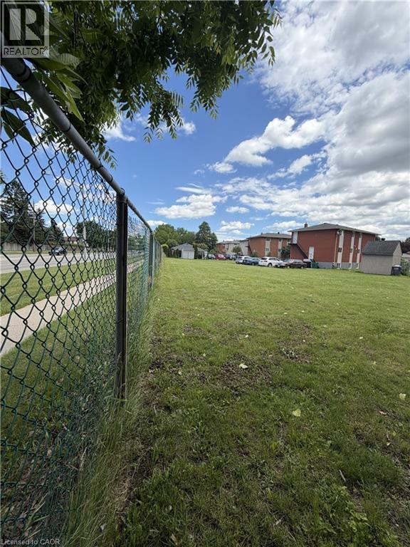 












26 CARNABY Crescent

,
Kitchener,




Ontario
N2A1M7

