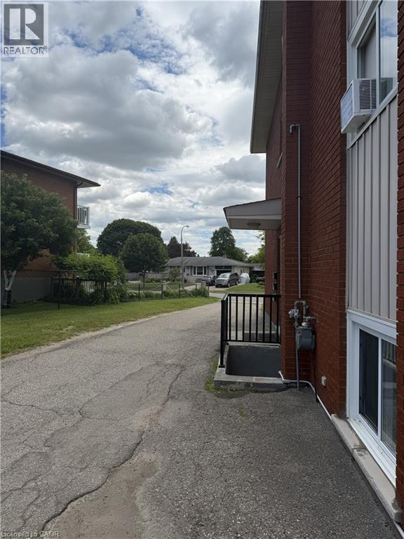 












26 CARNABY Crescent

,
Kitchener,




Ontario
N2A1M7

