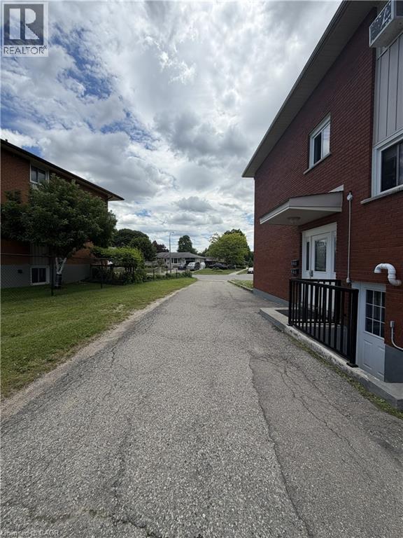 












26 CARNABY Crescent

,
Kitchener,




Ontario
N2A1M7

