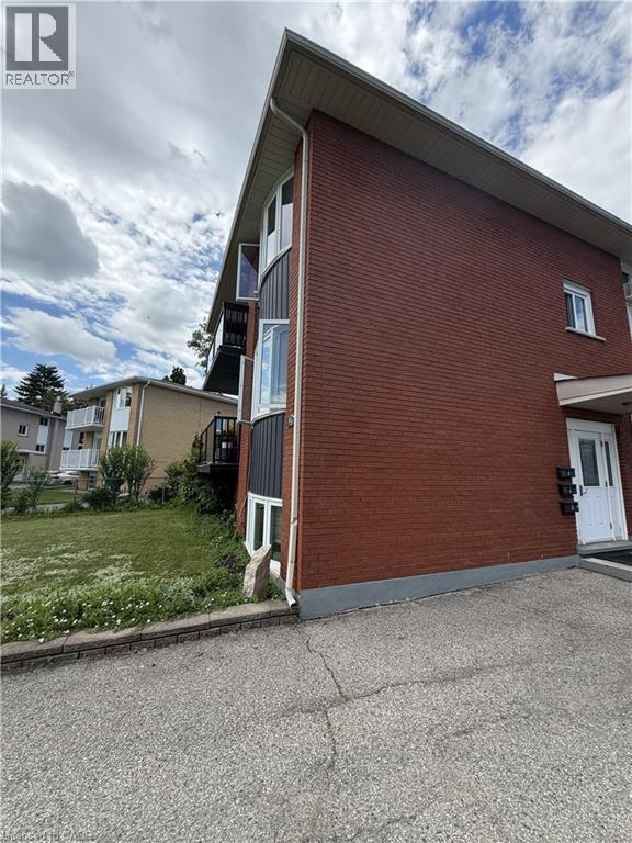 












26 CARNABY Crescent

,
Kitchener,




Ontario
N2A1M7

