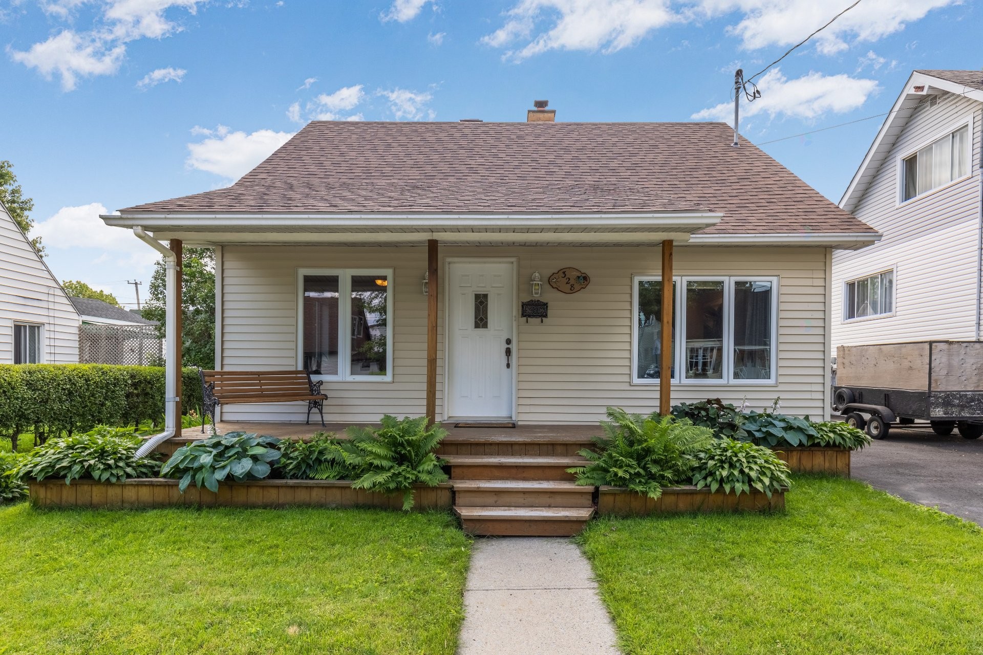 









328


Av. des Vétérans

,
Montréal-Est,




QC
H1B5B7

