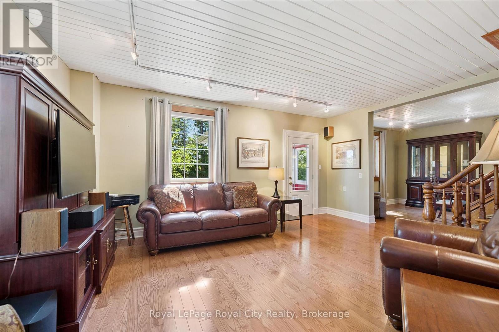 












33 NORTH BROADWAY STREET

,
Centre Wellington (Belwood),




Ontario
N0B1J0

