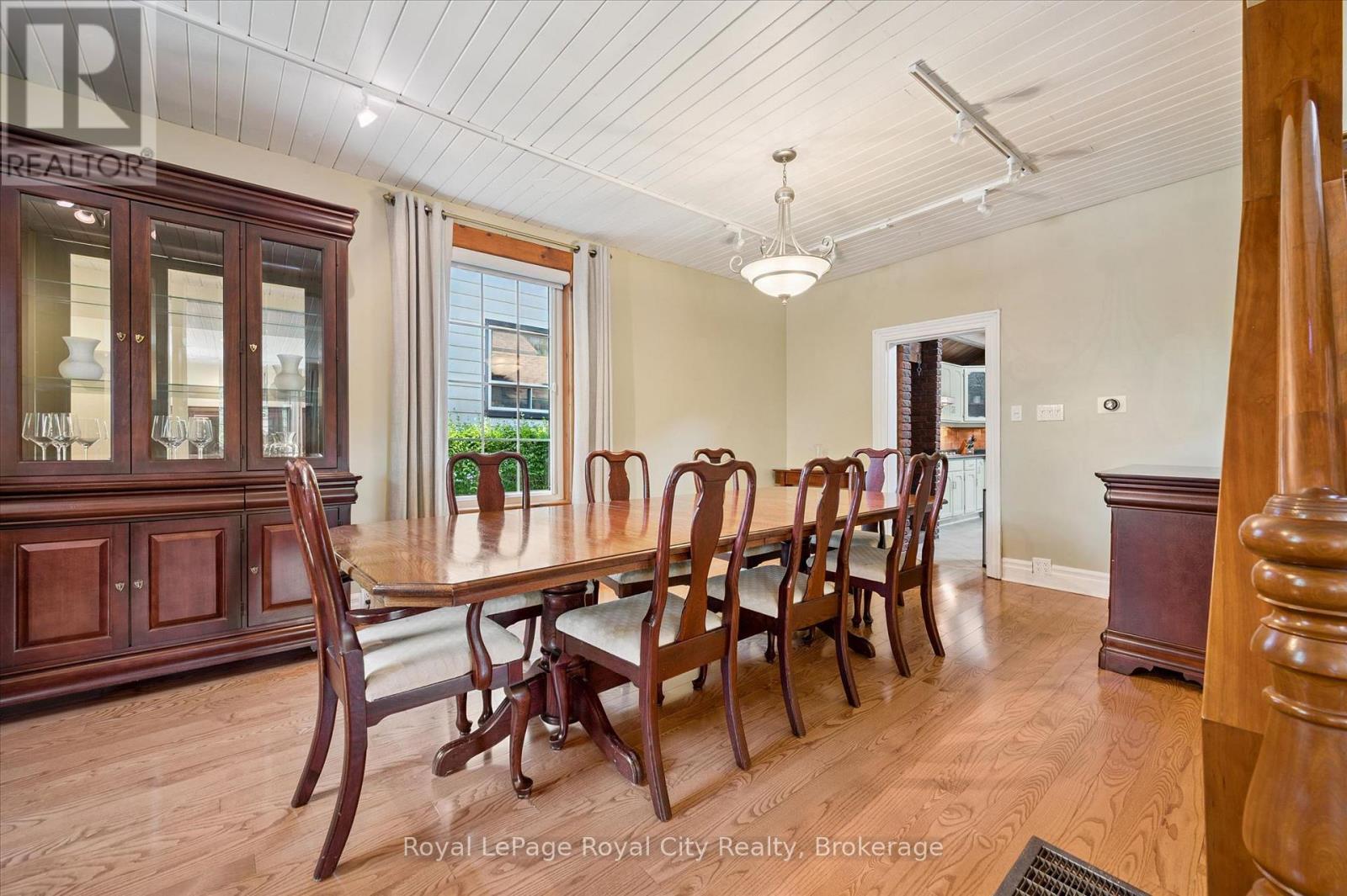 












33 NORTH BROADWAY STREET

,
Centre Wellington (Belwood),




Ontario
N0B1J0

