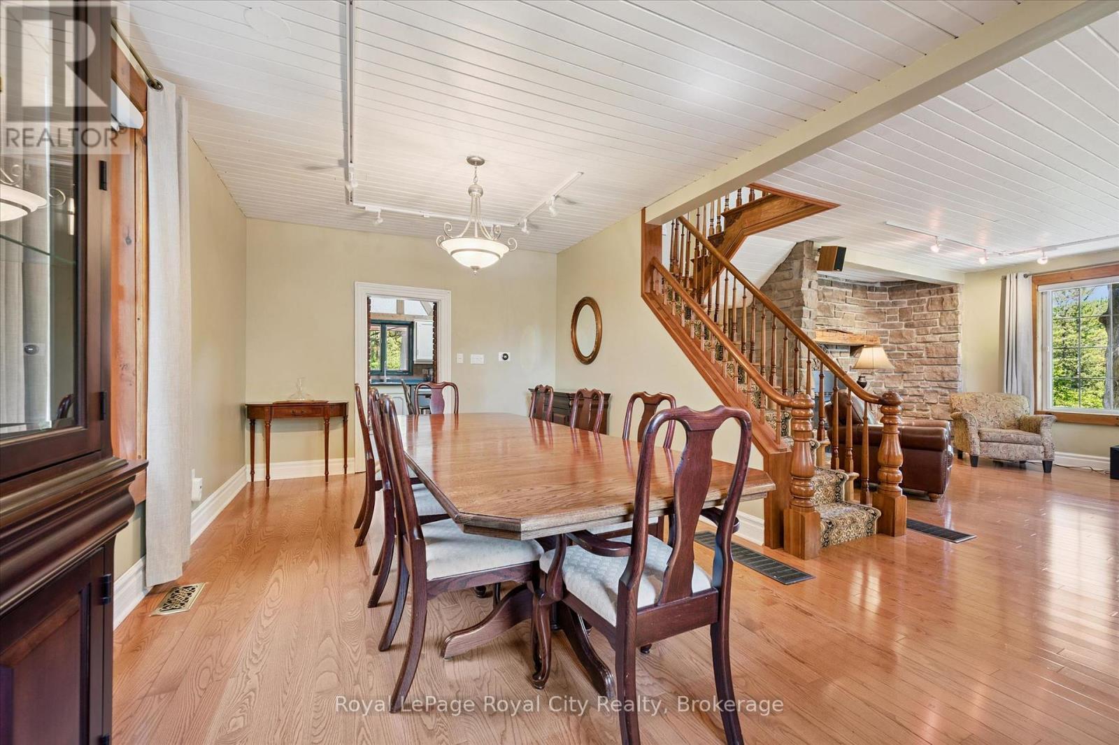 












33 NORTH BROADWAY STREET

,
Centre Wellington (Belwood),




Ontario
N0B1J0

