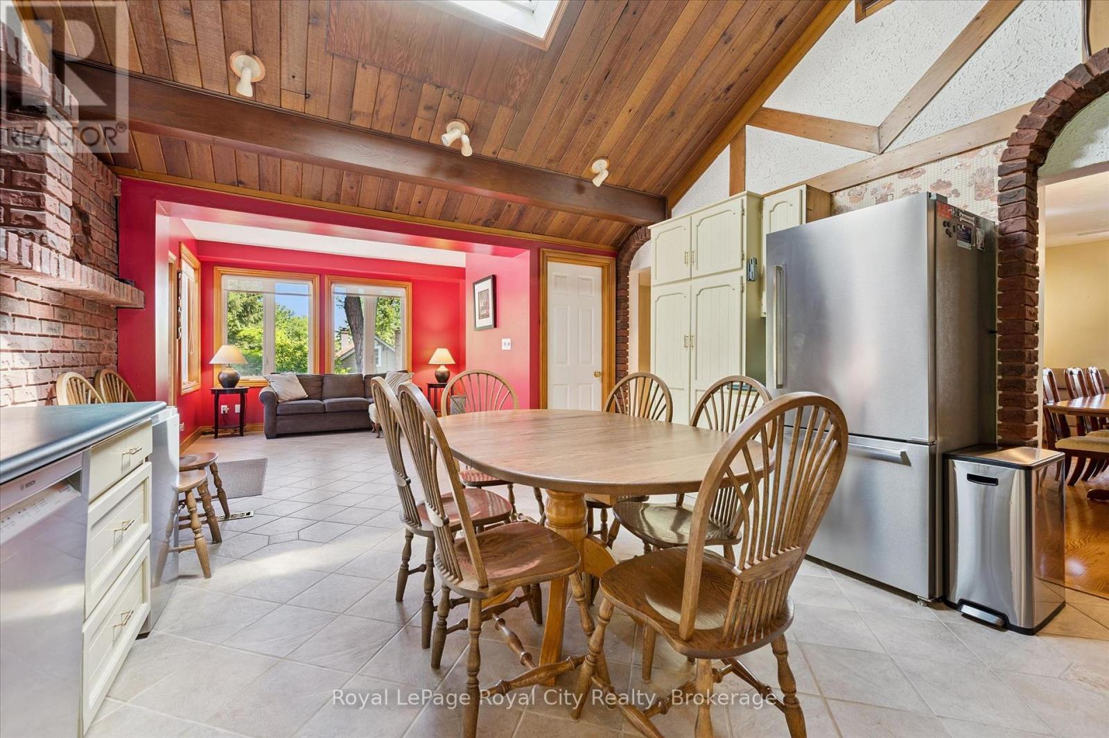 












33 NORTH BROADWAY STREET

,
Centre Wellington (Belwood),




Ontario
N0B1J0

