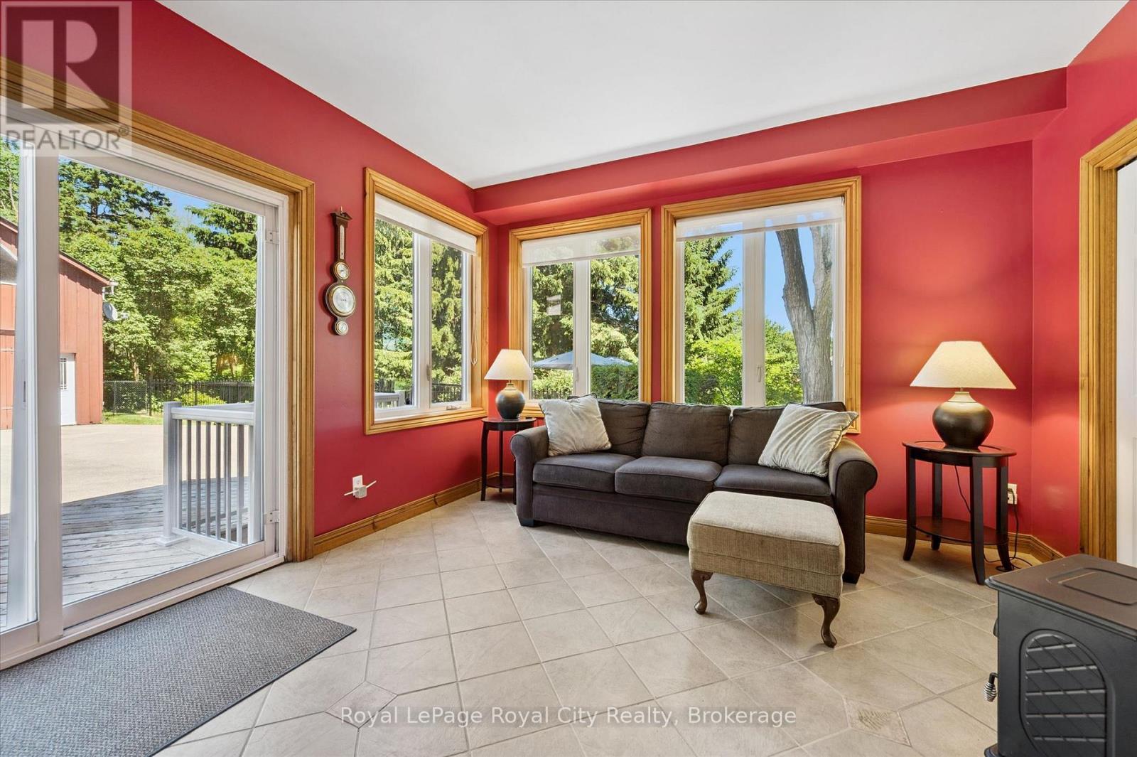 












33 NORTH BROADWAY STREET

,
Centre Wellington (Belwood),




Ontario
N0B1J0

